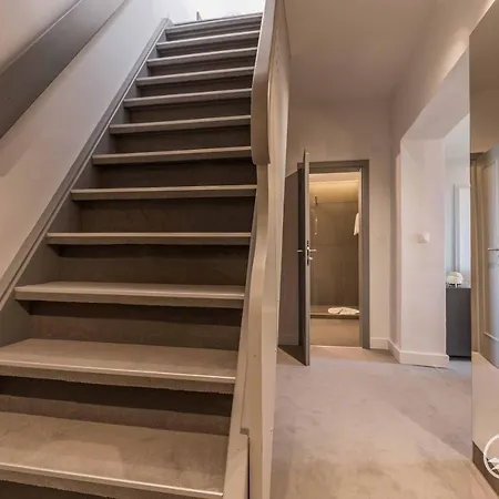 Tatra Boutique Deforte Gallery 203 *