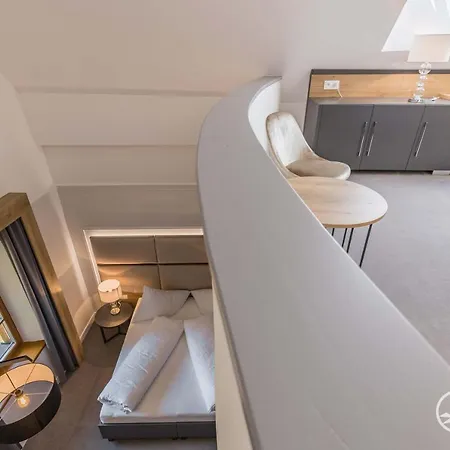 Tatra Boutique Deforte Gallery 203