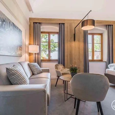 Tatra Boutique Deforte Gallery 203 *