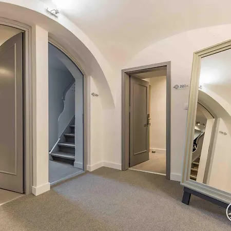 Tatra Boutique Deforte Gallery 203 *